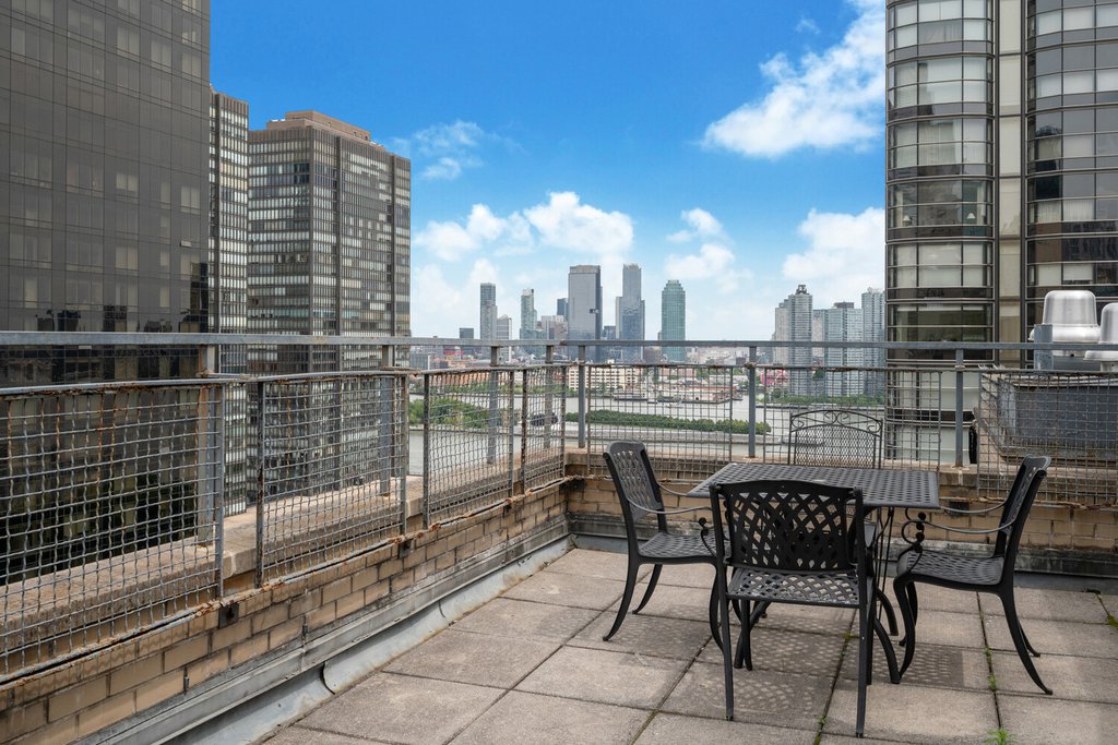 333 East 46th Street, Unit 2G photo 6