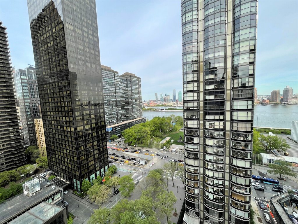 333 East 46th Street, Unit 2G photo 10