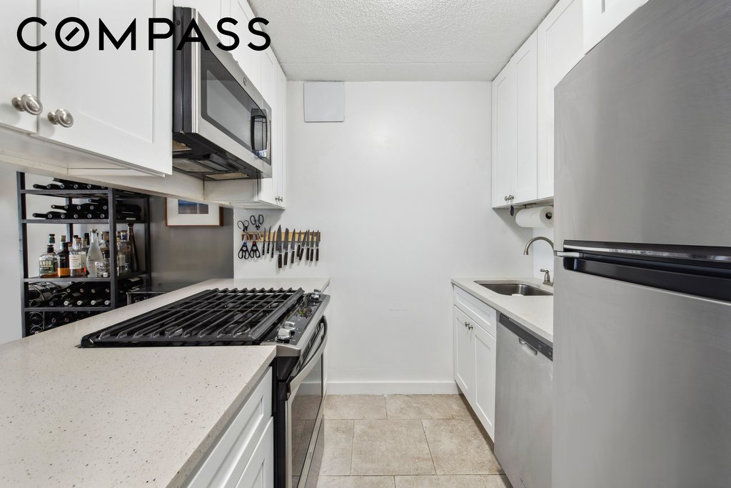 300 Rector Place, Unit 8N photo 3