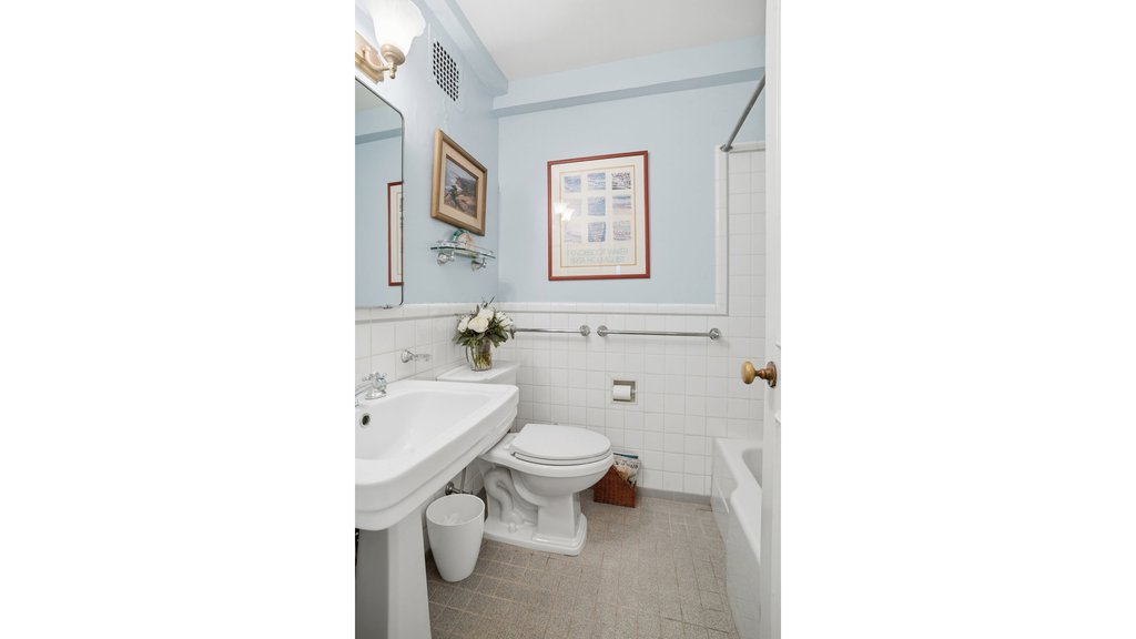 220 Madison Avenue, Unit 6R photo 3