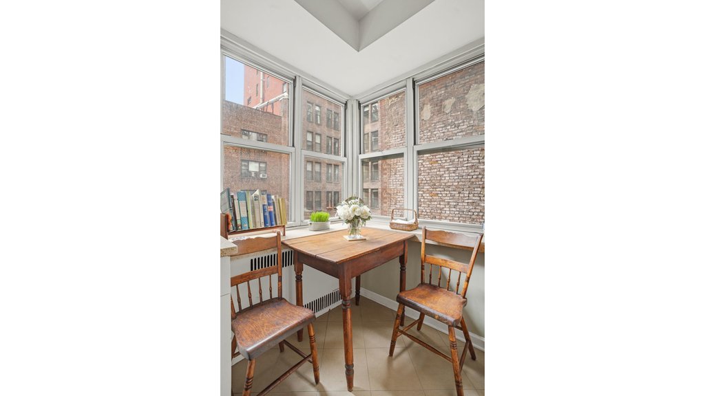220 Madison Avenue, Unit 6R photo 7
