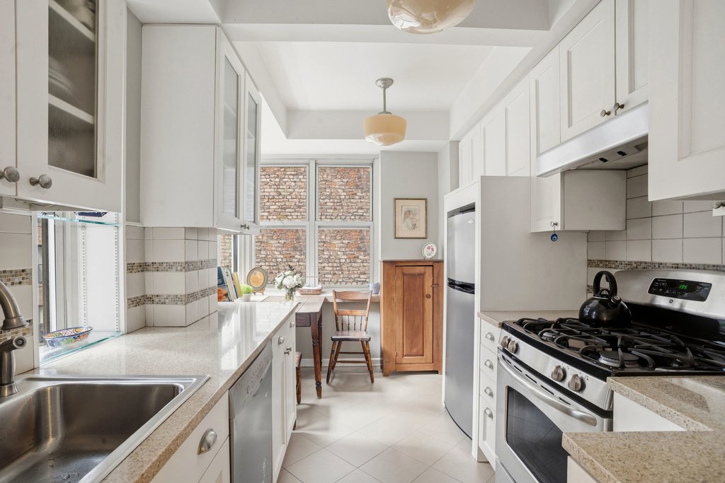220 Madison Avenue, Unit 6R photo 8