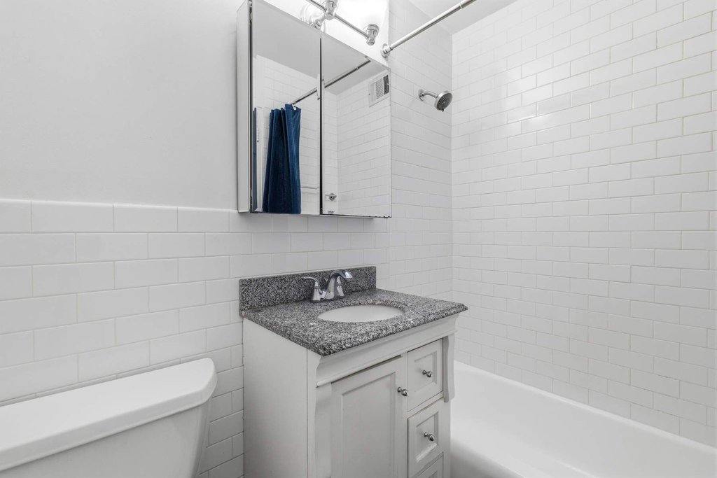 201 East 25th Street, Unit 14K photo 4