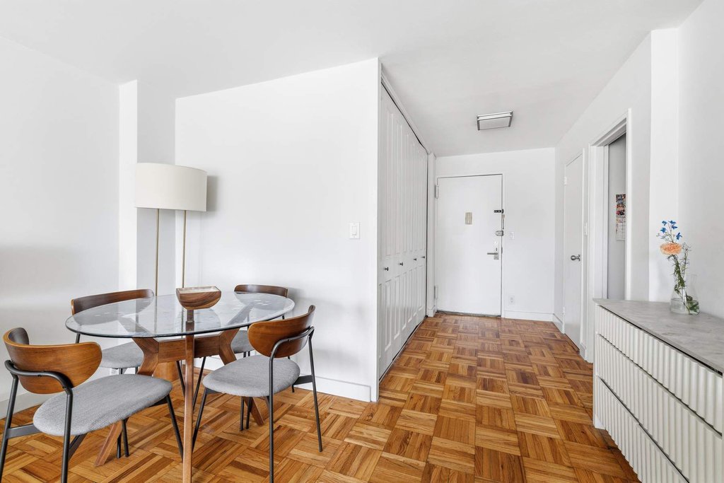 201 East 25th Street, Unit 14K photo 5