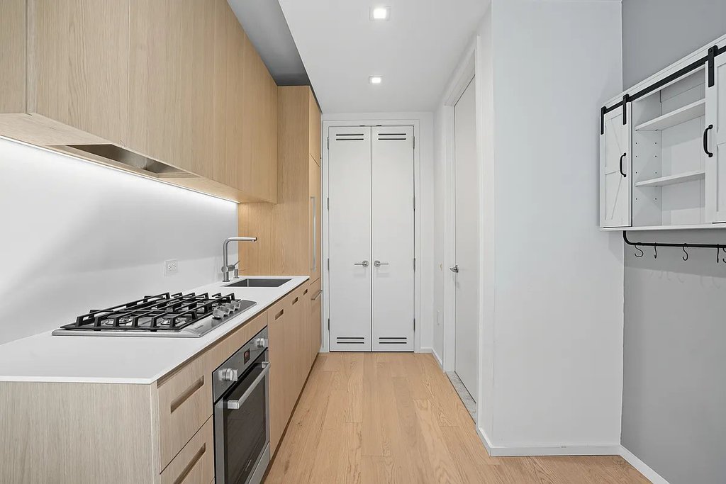 98 Front Street, Unit 8S photo 3