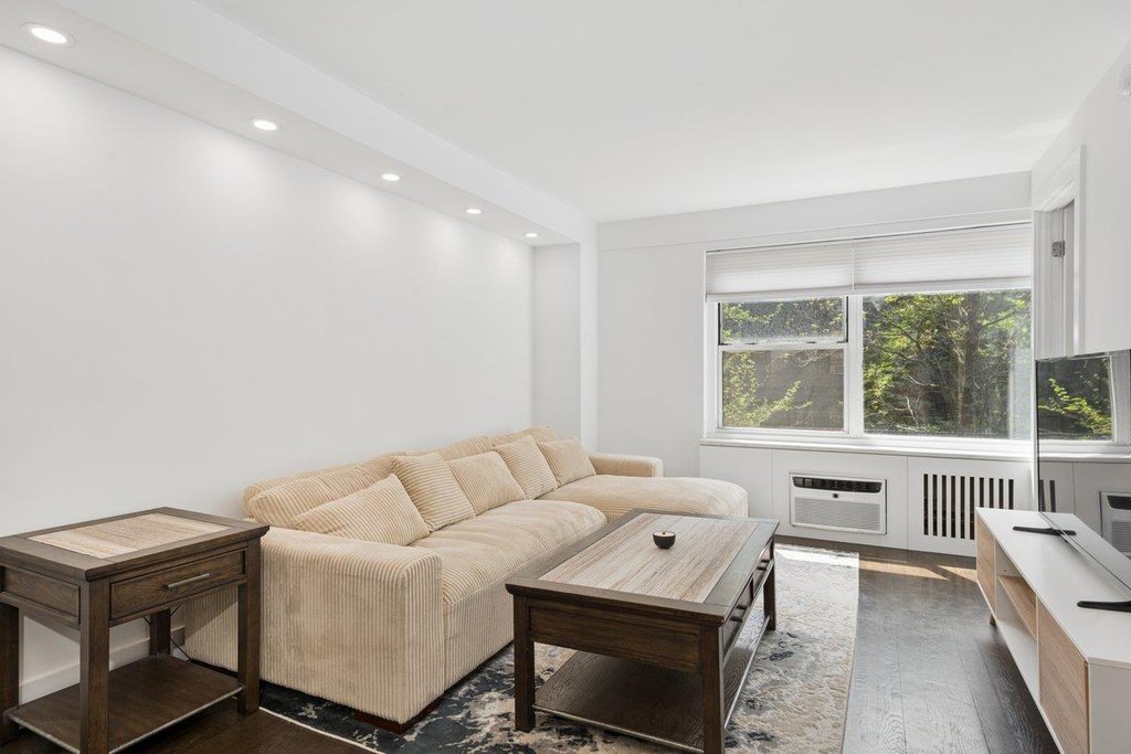 440 East 79th Street, Unit 3M photo 2