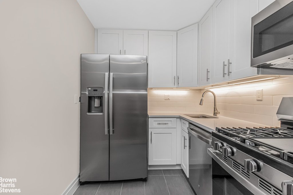 3333 Henry Hudson Parkway, Unit 18C photo 4