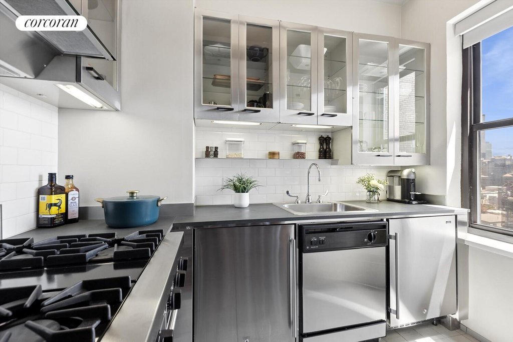 161 West 16th Street, Unit 16I photo 5