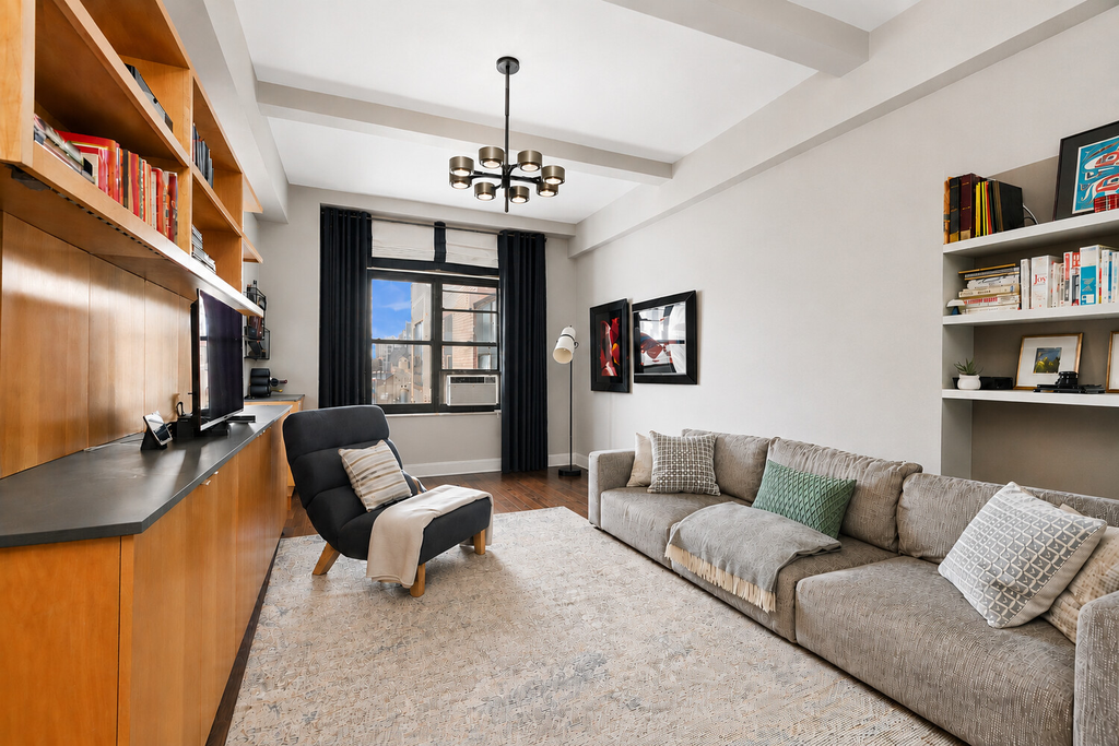 161 West 16th Street, Unit 16I photo 2