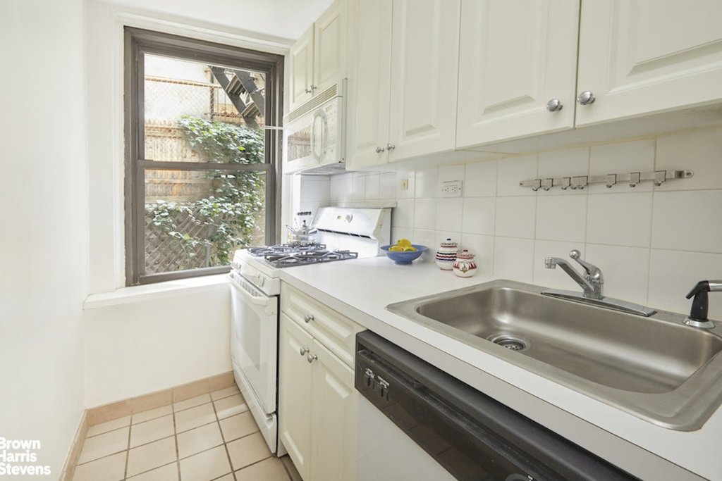 210 East 73rd Street, Unit 1E photo 4