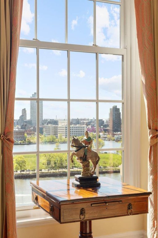 1 Sutton Place South, Unit 9/10B photo 2