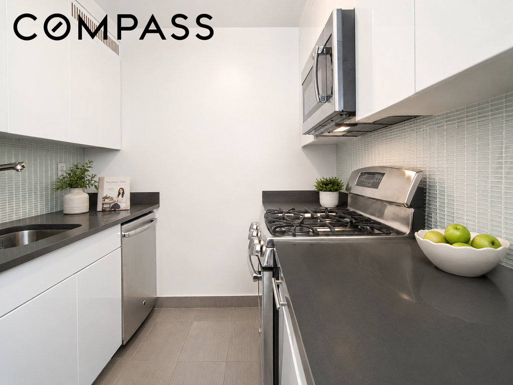 310 East 46th Street, Unit 7W photo 4