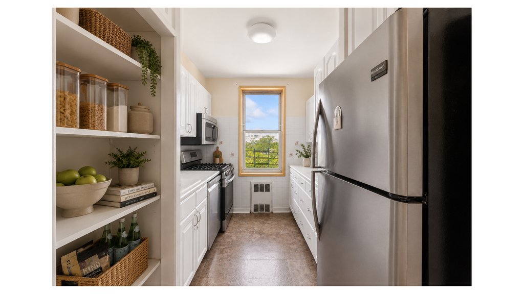 2260 Benson Avenue, Unit 5J photo 6