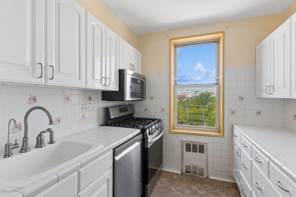2260 Benson Avenue, Unit 5J photo 7