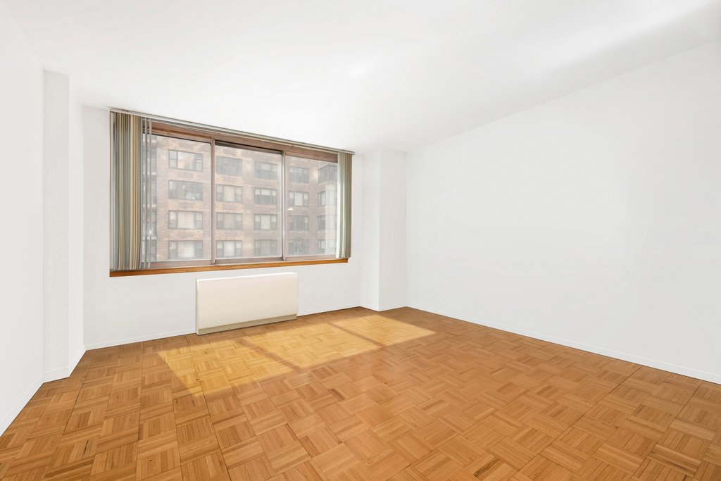 235 East 40th Street, Unit 9I photo 2
