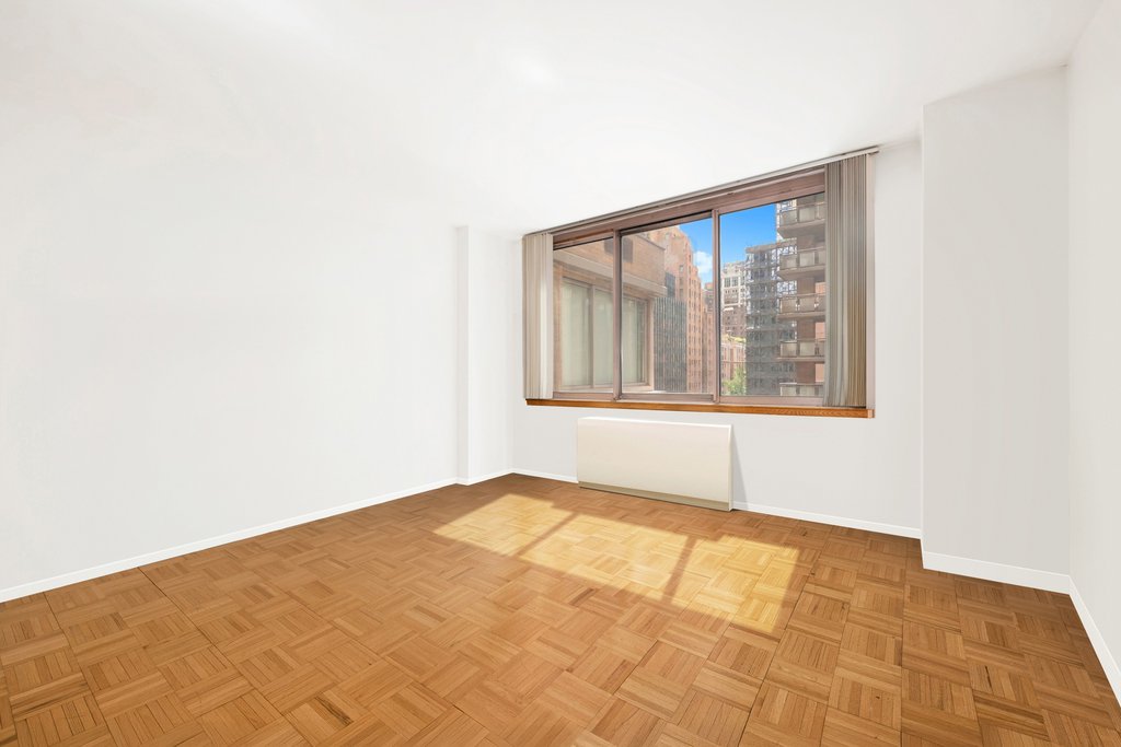 235 East 40th Street, Unit 9I photo 4