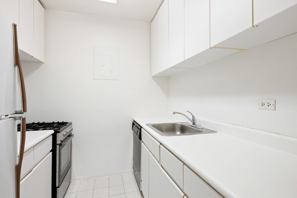 235 East 40th Street, Unit 9I photo 9