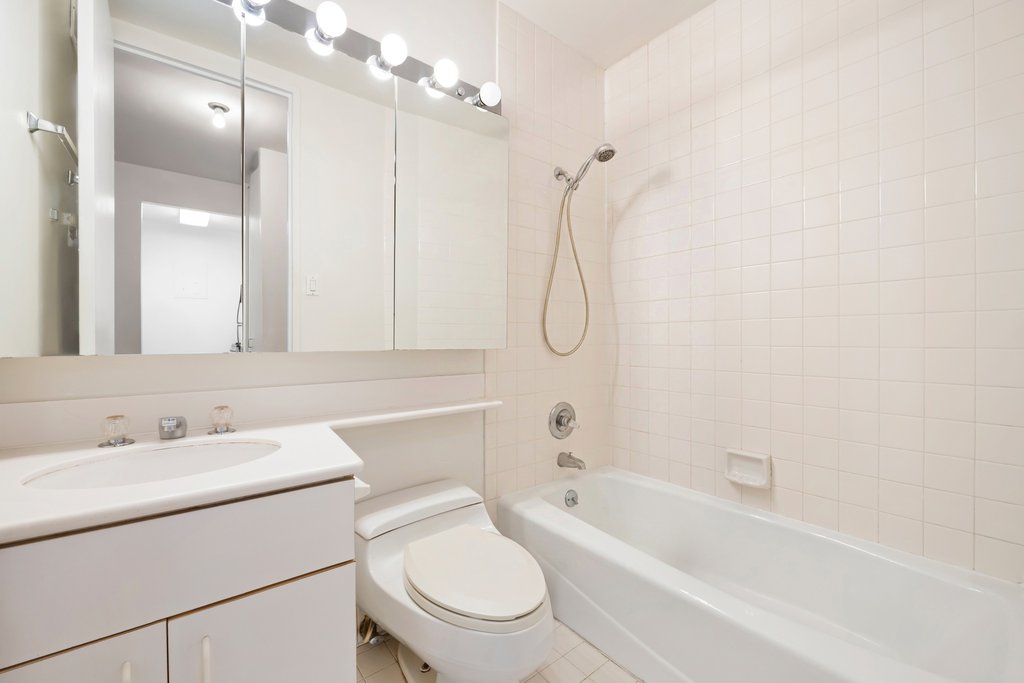 235 East 40th Street, Unit 9I photo 10