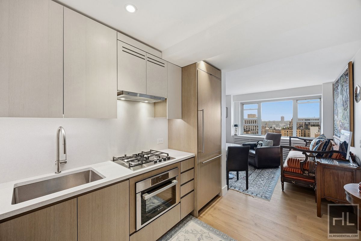100 West 93rd Street, Unit 21E photo 3
