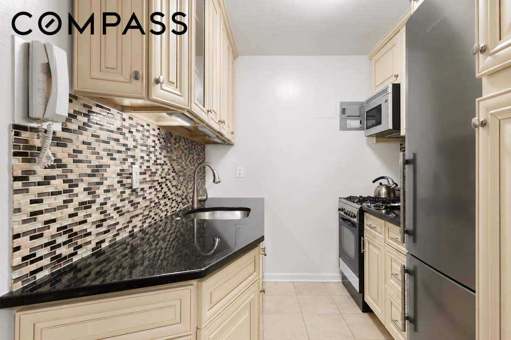 201 East 21st Street, Unit 5G photo 3
