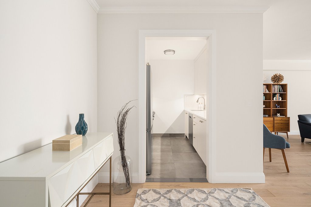 166 East 63rd Street, Unit 5E photo 3