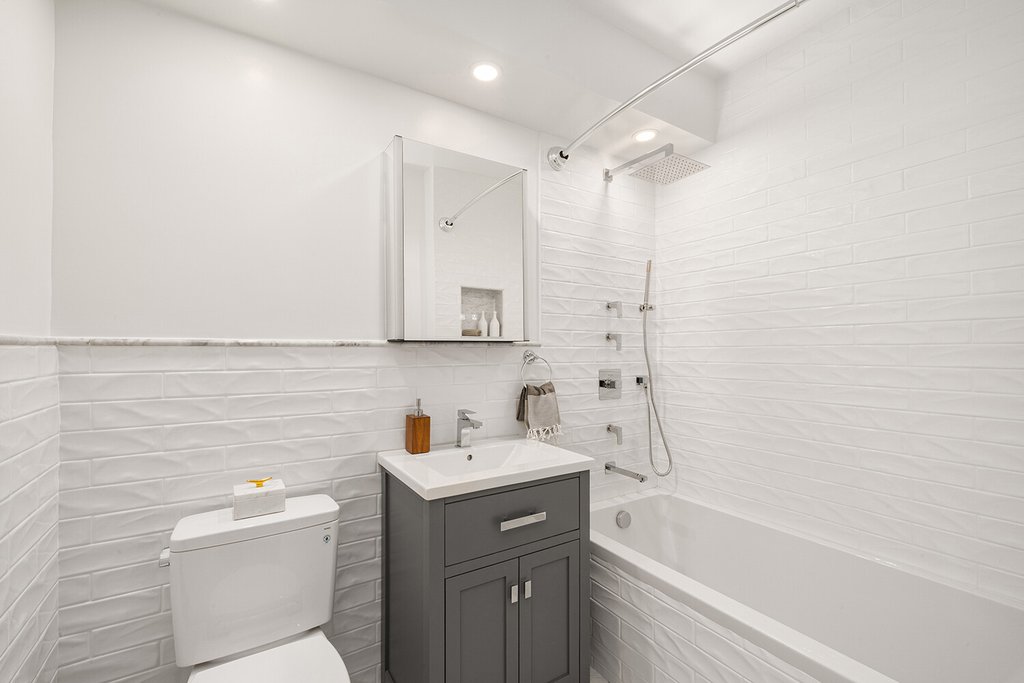 166 East 63rd Street, Unit 5E photo 5