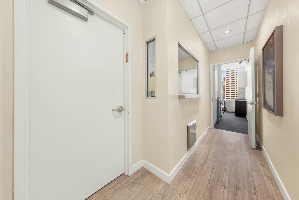 50 West 47th Street, Unit 20E photo 4