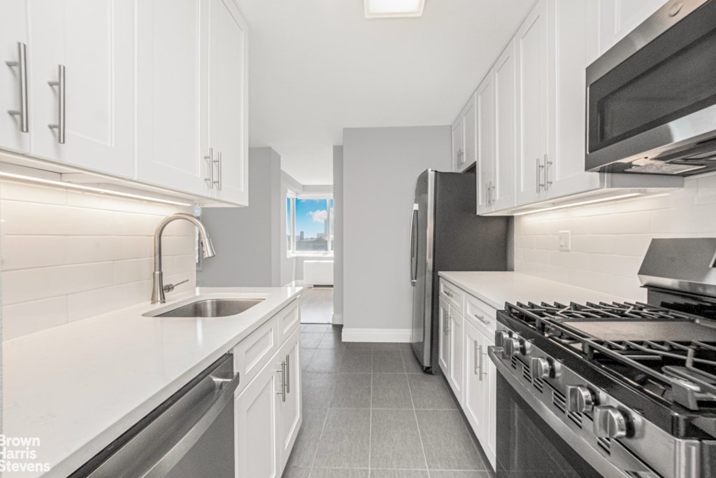 3333 Henry Hudson Parkway, Unit 8B photo 3