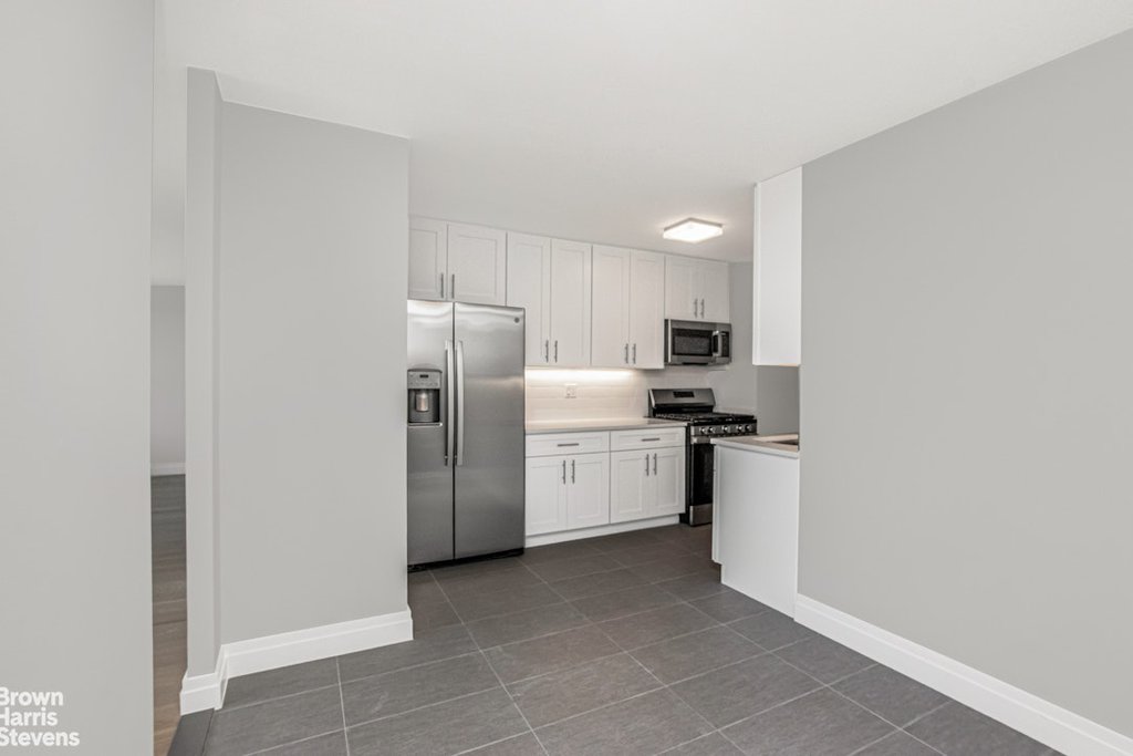 3333 Henry Hudson Parkway, Unit 8B photo 5