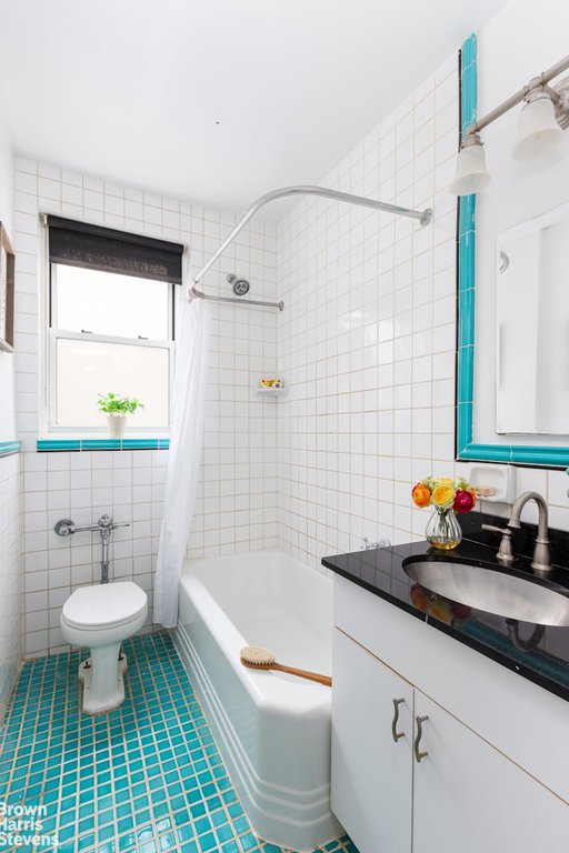 310 West 55th Street, Unit 2F photo 8
