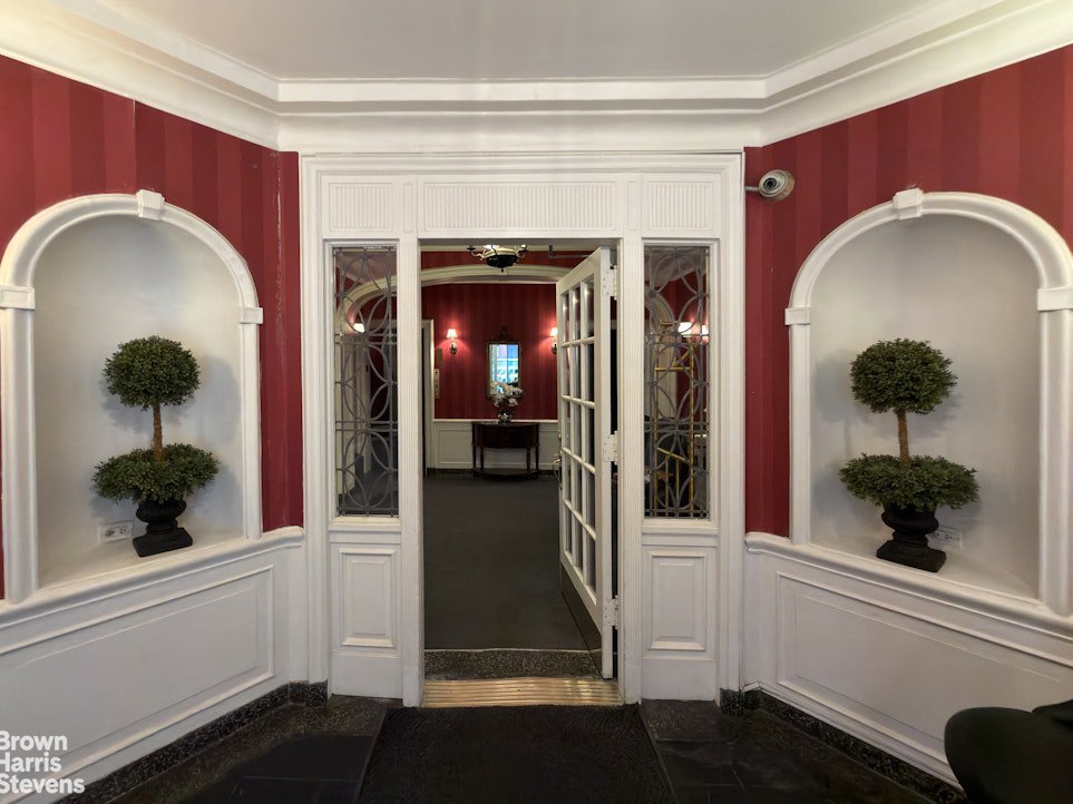 310 West 55th Street, Unit 2F photo 9