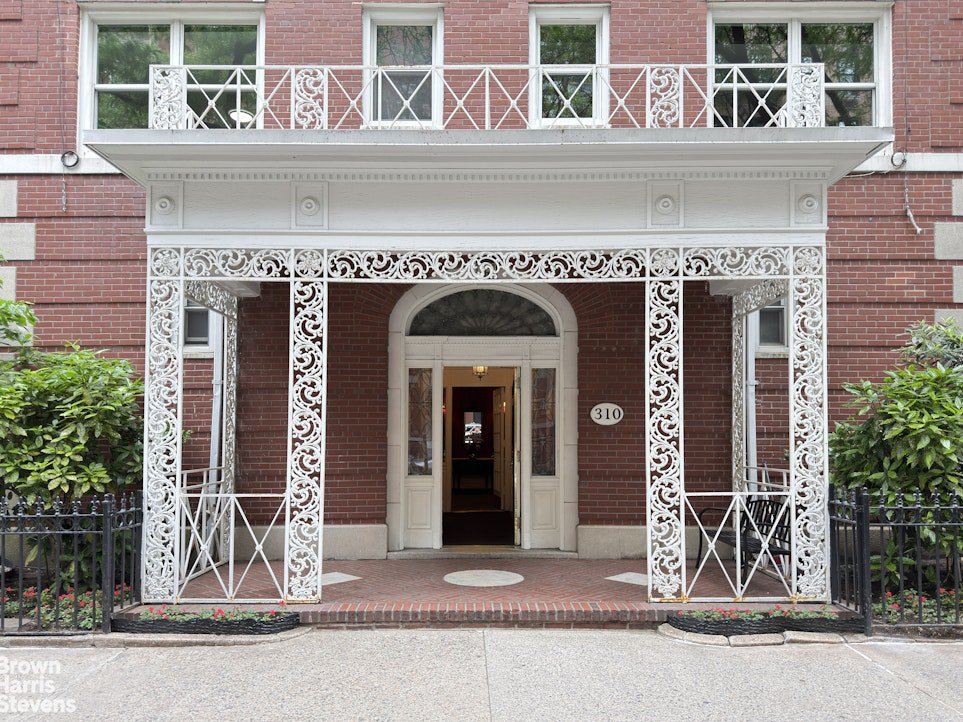 310 West 55th Street, Unit 2F photo 11