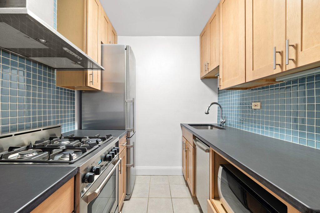 101 West 12th Street, Unit 10H photo 3