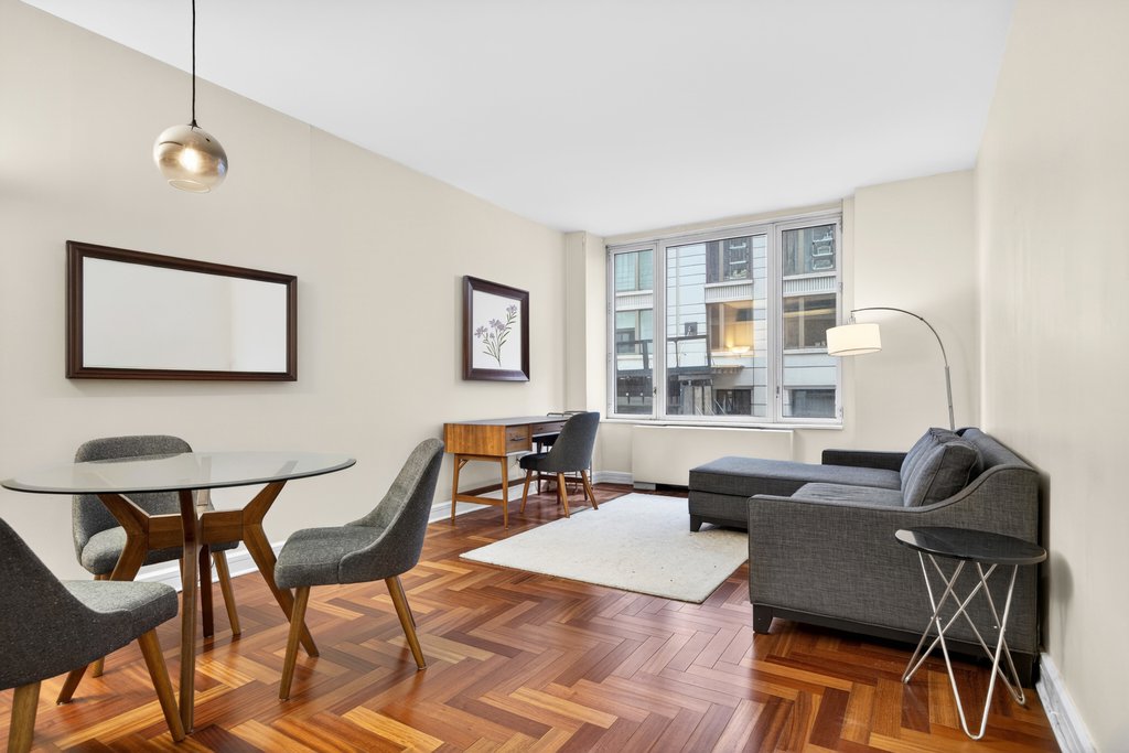 220 Riverside Boulevard, Unit 3R