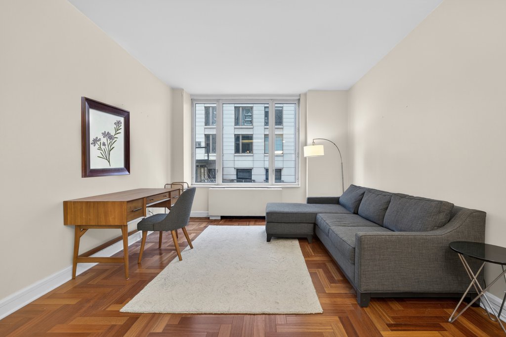 220 Riverside Boulevard, Unit 3R photo 2
