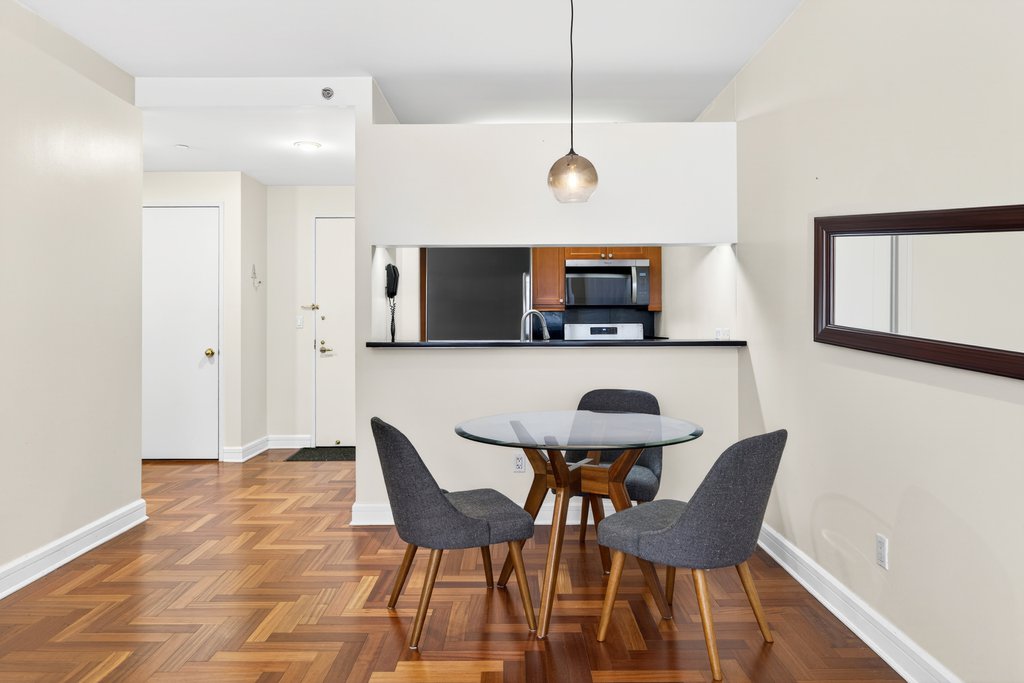 220 Riverside Boulevard, Unit 3R photo 3