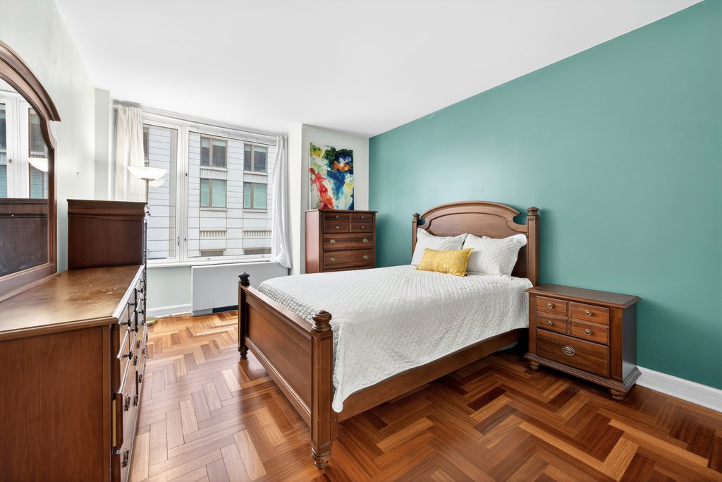 220 Riverside Boulevard, Unit 3R photo 5