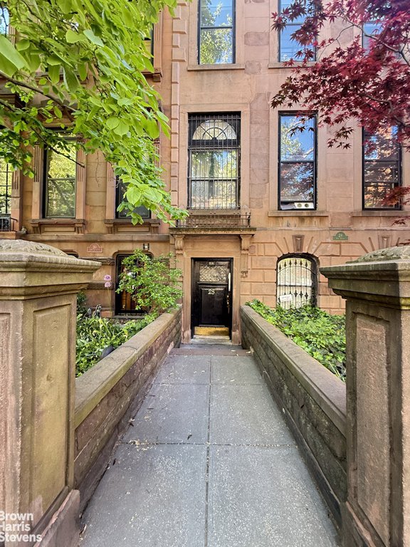 28 Eighth Avenue – For Sale photo 2