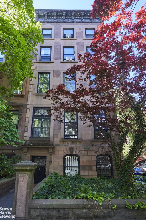 28 Eighth Avenue – For Sale photo 3
