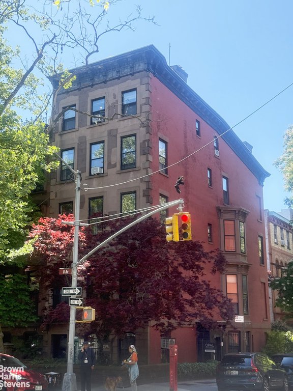 28 Eighth Avenue – For Sale photo 4