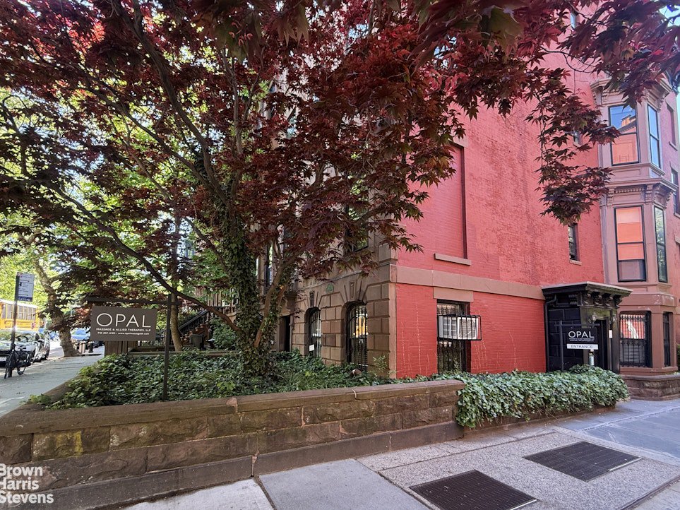 28 Eighth Avenue – For Sale photo 5