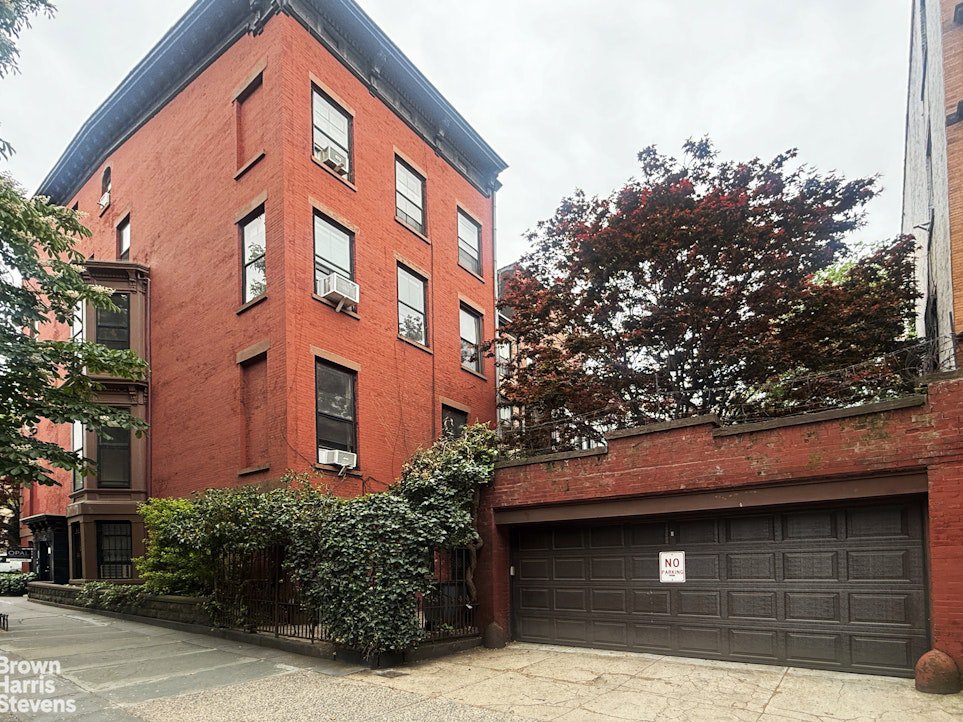 28 Eighth Avenue – For Sale photo 6