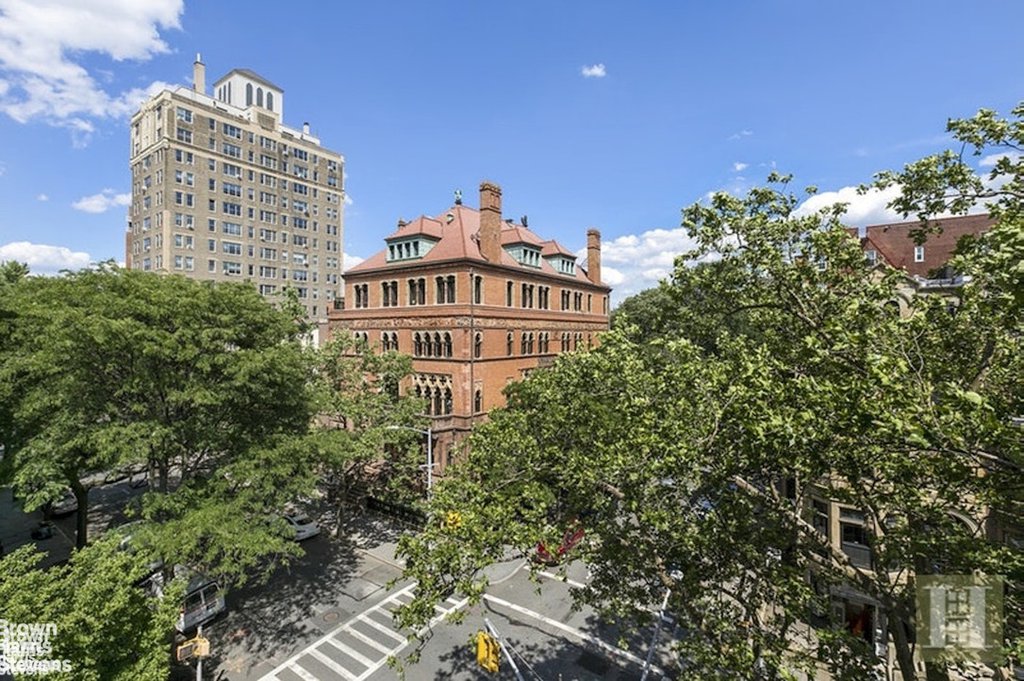 28 Eighth Avenue – For Sale photo 7