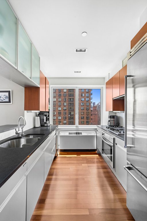 300 East 55th Street, Unit 16D photo 7