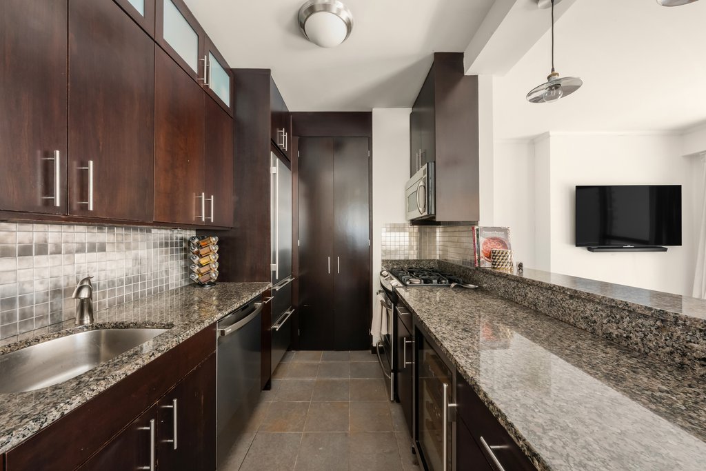 200 East 69th Street, Unit 7L photo 4
