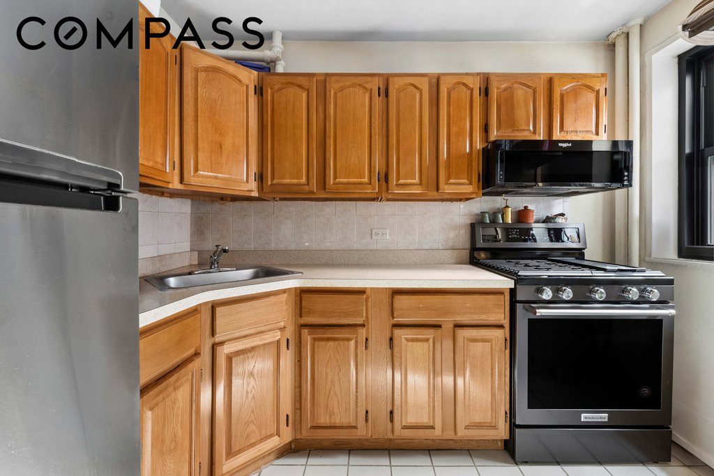 201 Clinton Avenue, Unit 2D photo 4