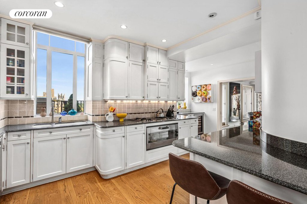 25 Central Park West, Unit 21Q photo 3