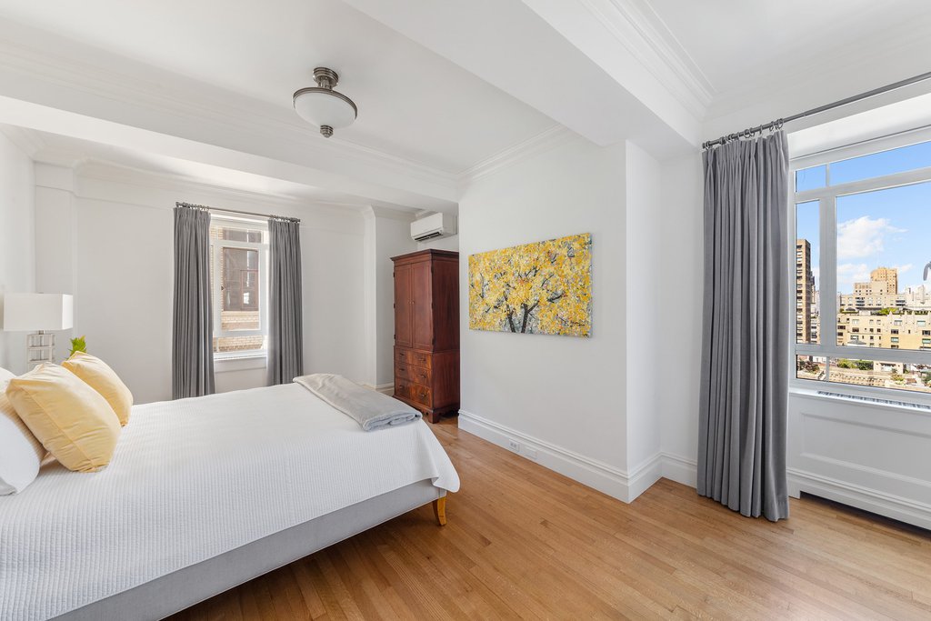 25 Central Park West, Unit 21Q photo 9
