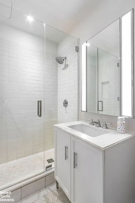 100 Barclay Street, Unit 17J photo 9