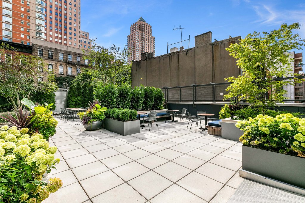 310 West 52nd Street, Unit 11D photo 6